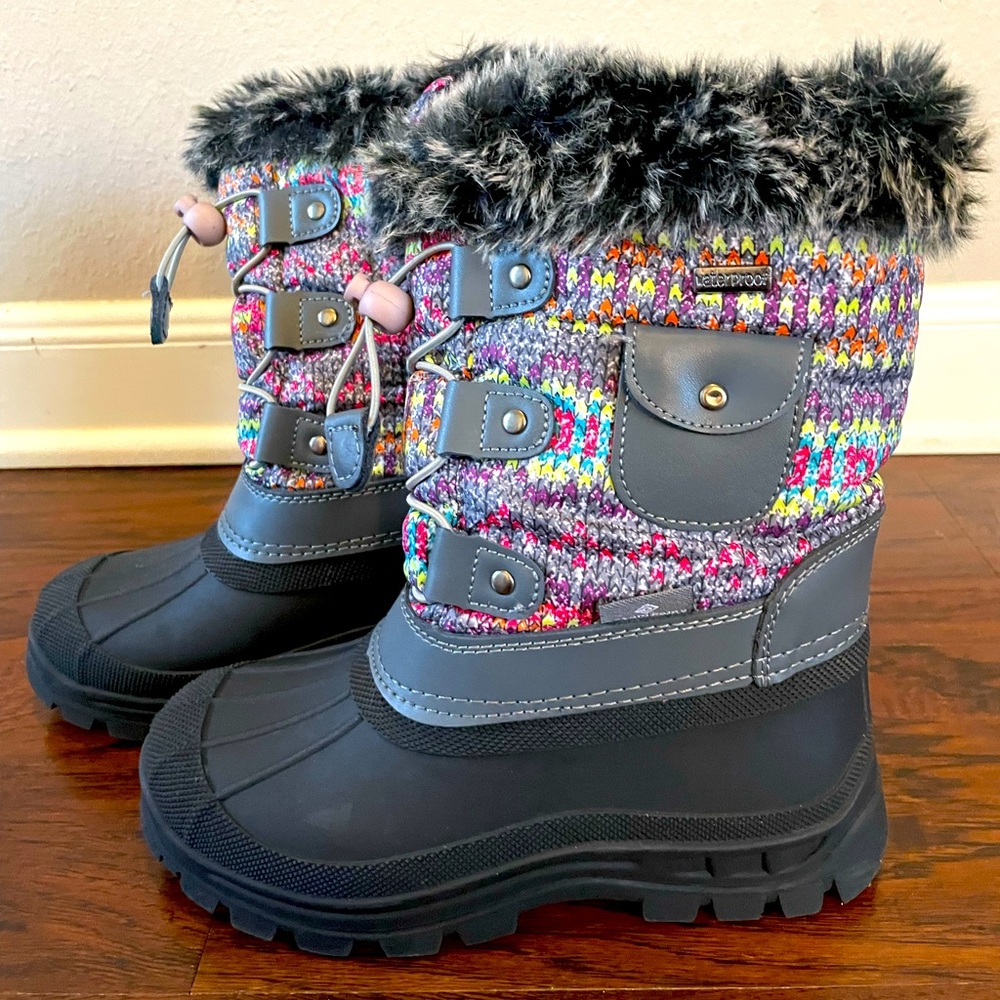 Girls size 1 snow boots, like new